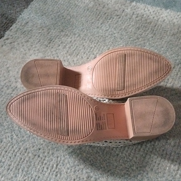 Time & Tru Ladies Sz 9 slides with heels - Picture 3 of 3